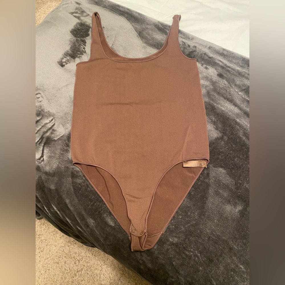 Skims Essential Scoop Neck Bodysuit